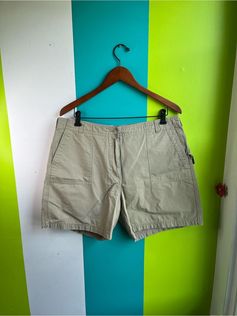 Woolrich Cargo Shorts in Light Beige